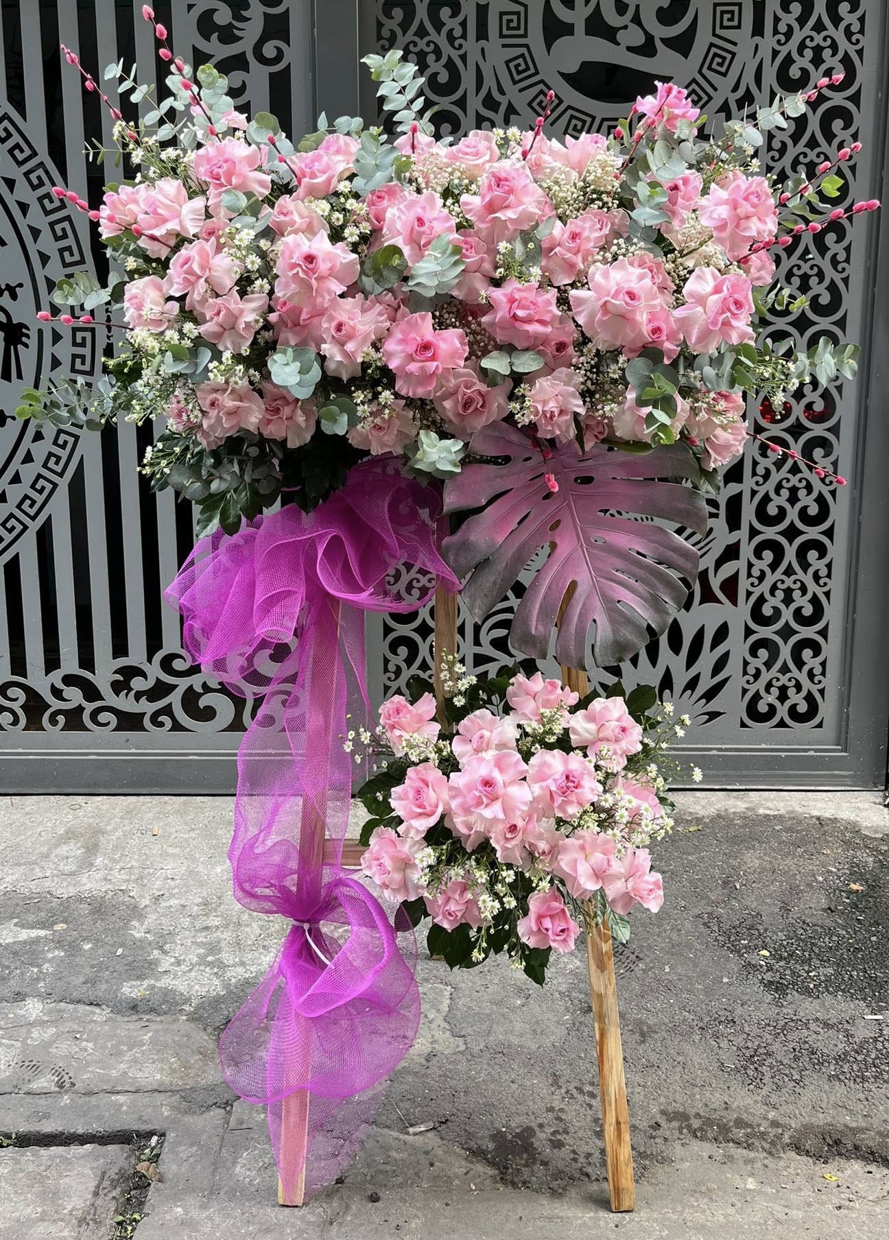 kệ Hoa Chúc Mừng